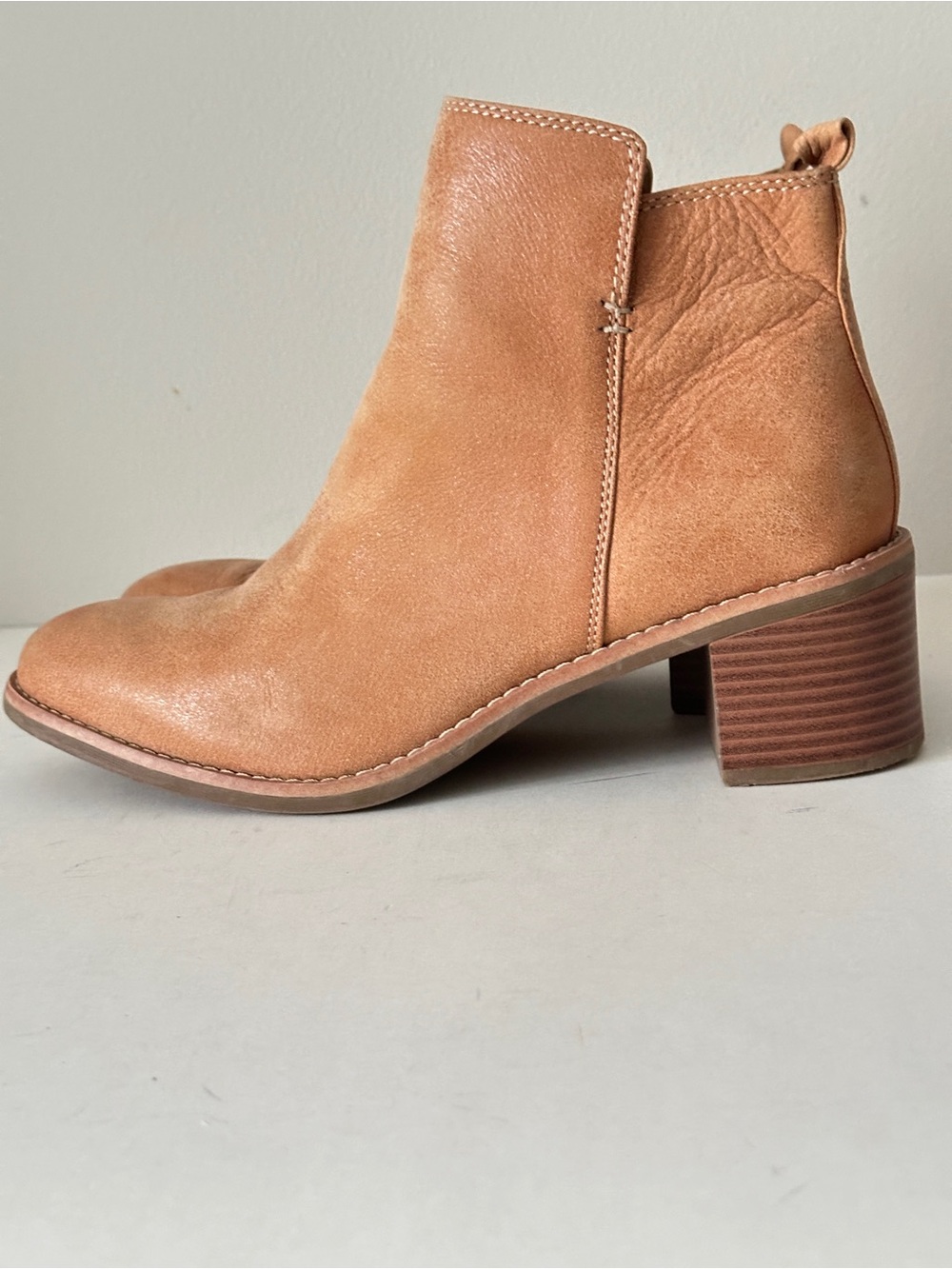 Comfortiva Heather Tan Leather Block Heel Women's Booties, Sz 9M